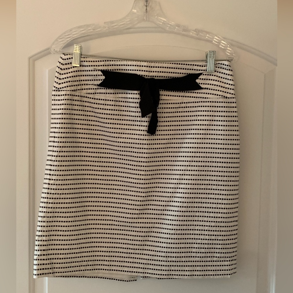 LOFT black and white skirt